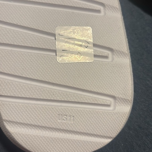 Puma Cool Cat 2.0 gold silver and white slides NWT size 11 - Picture 6 of 6